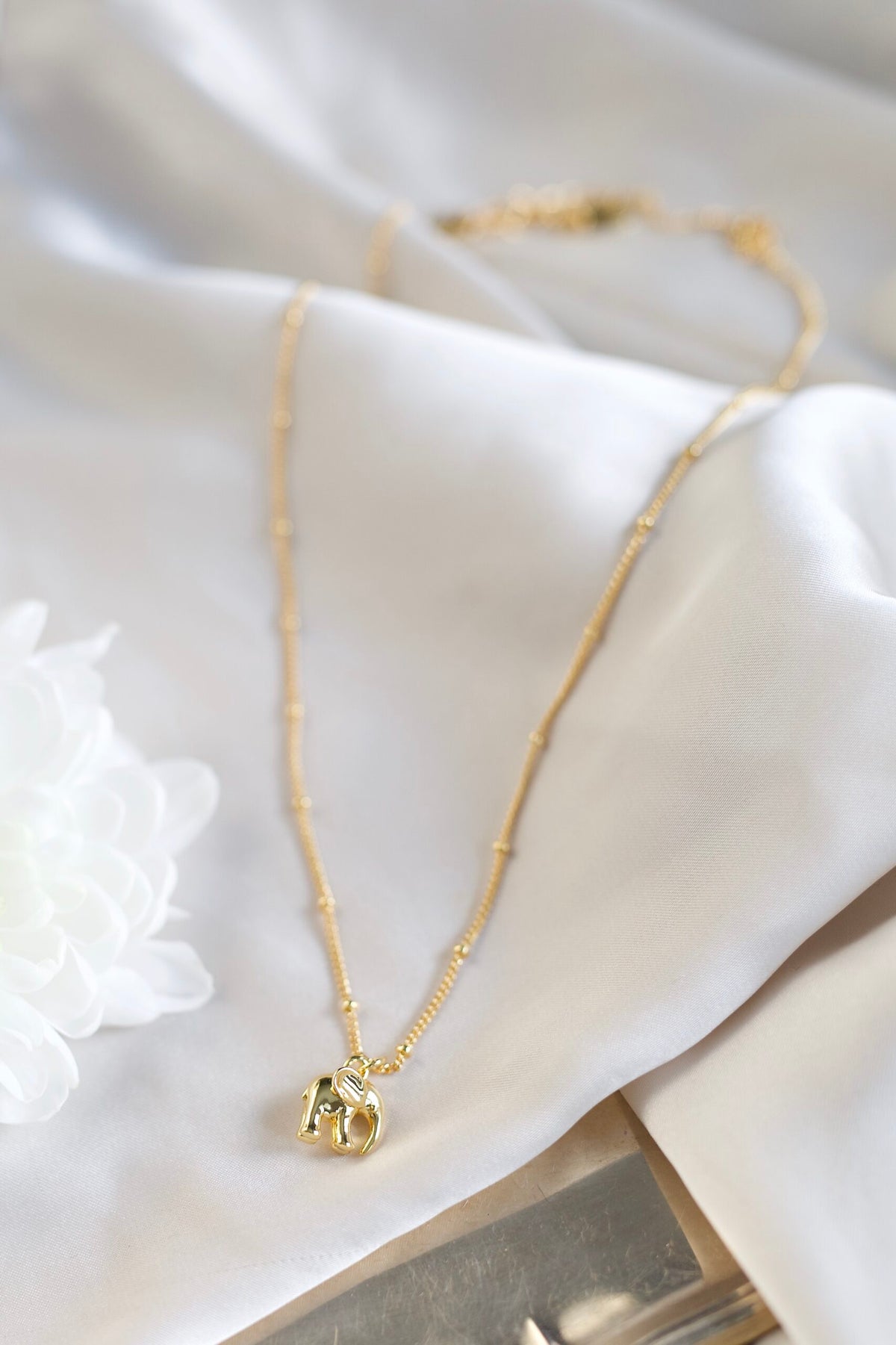 Elephant necklace pettite
