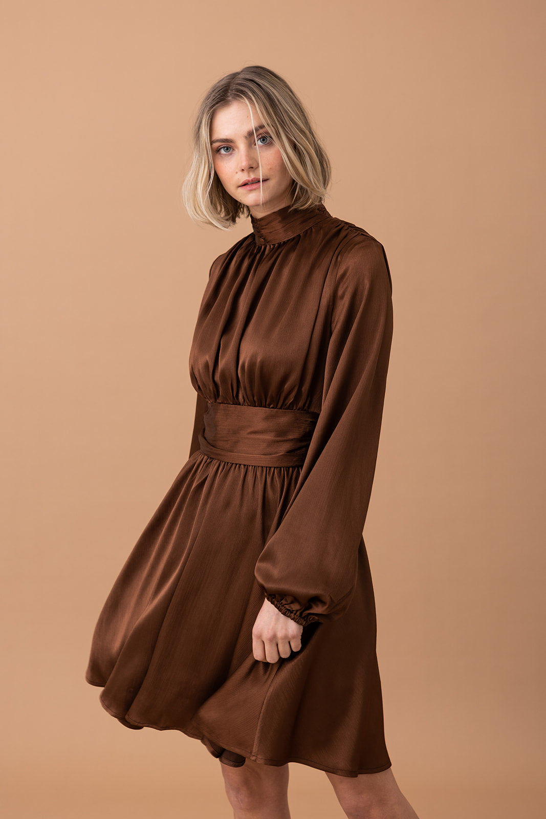 AW23 - Juvelia kjole brun