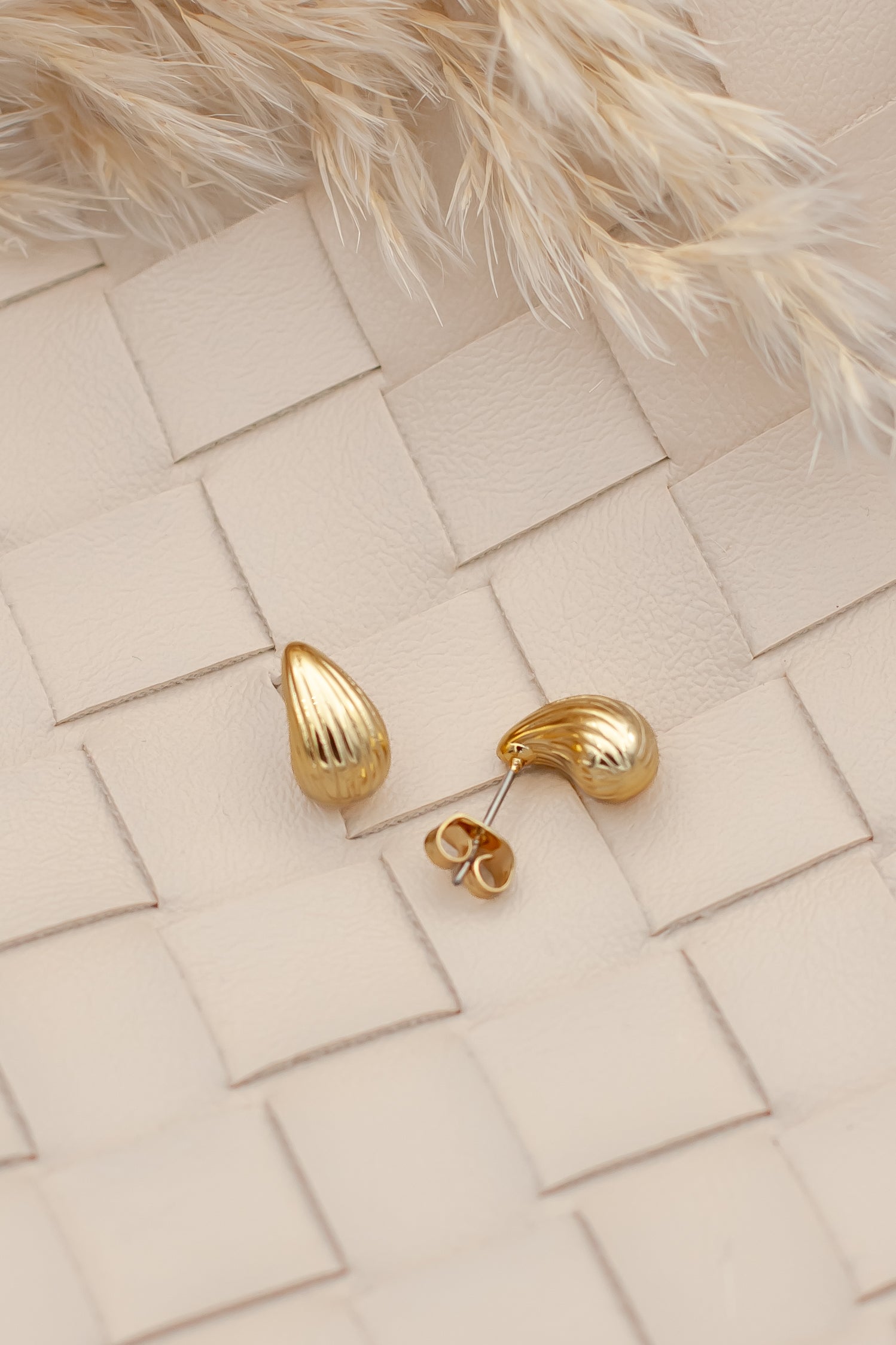 Daria drop earrings