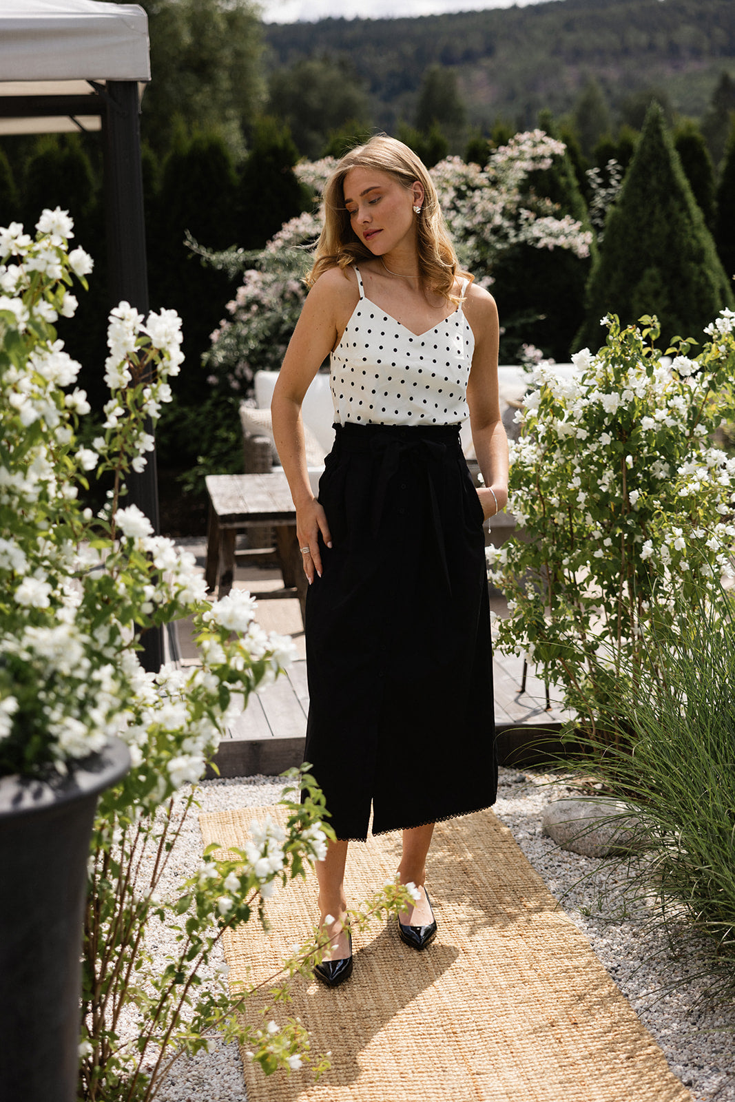 Victorie black skirt