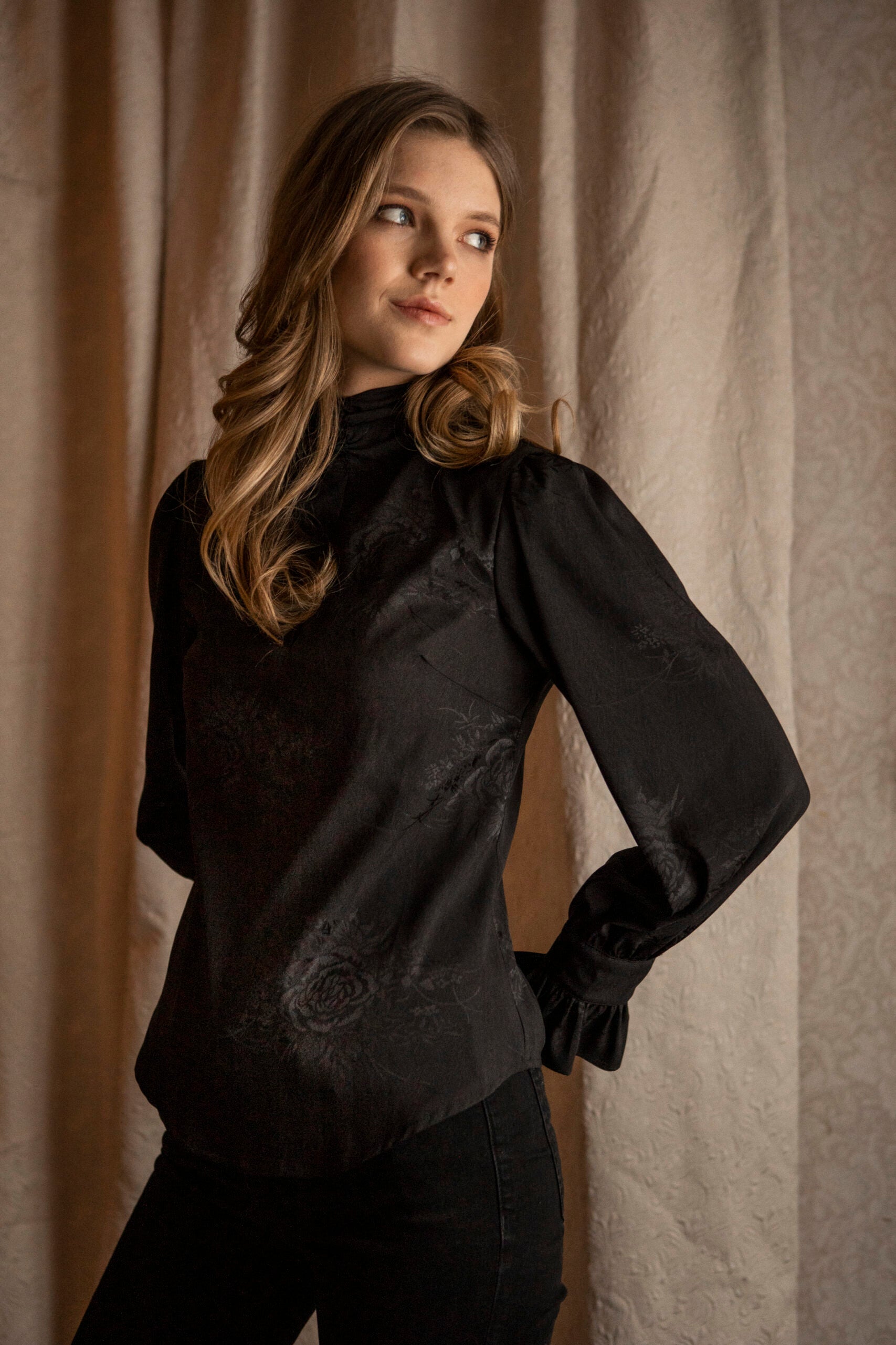 AW-22 Celicia bluse - sort