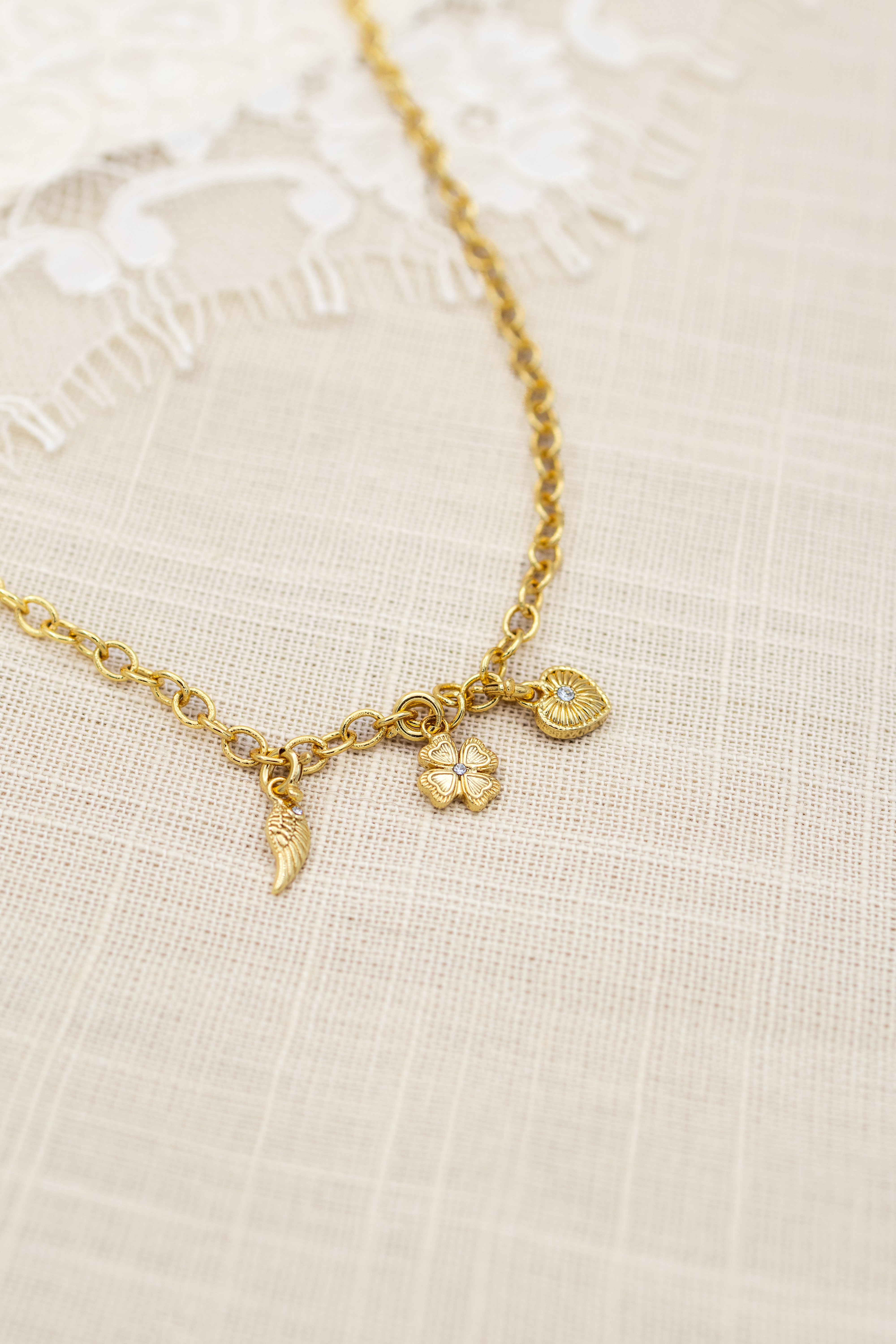Fortuna clover charm