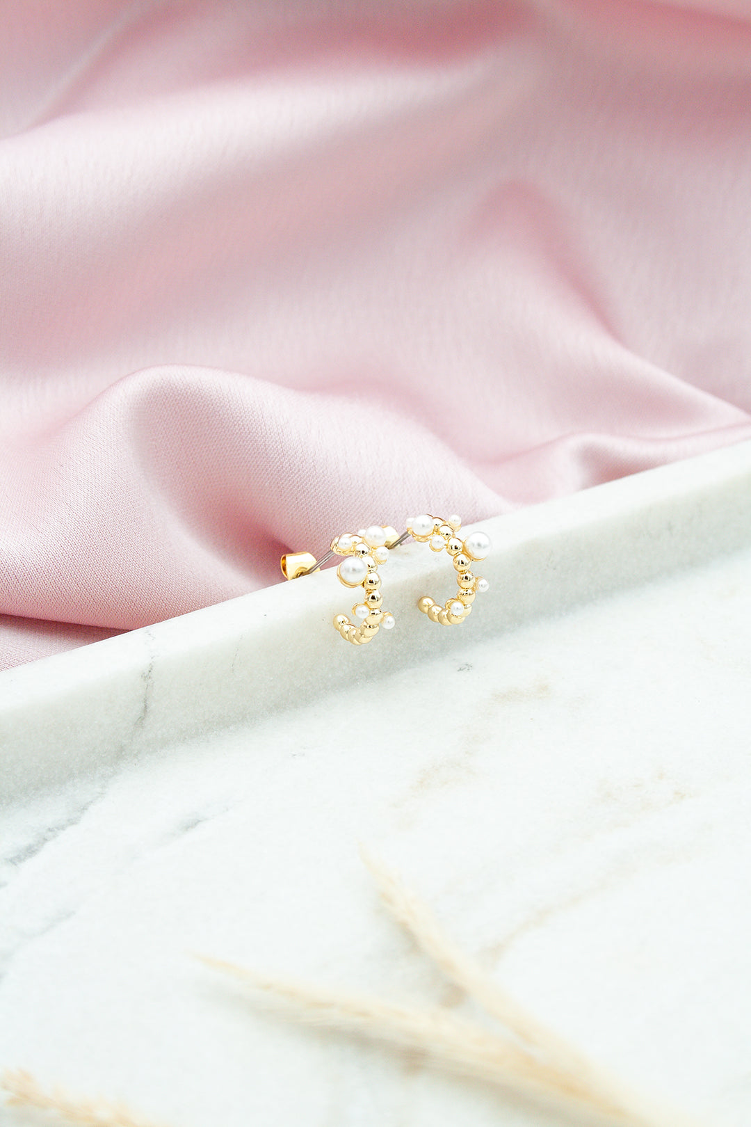 Lily earrings pearly petite