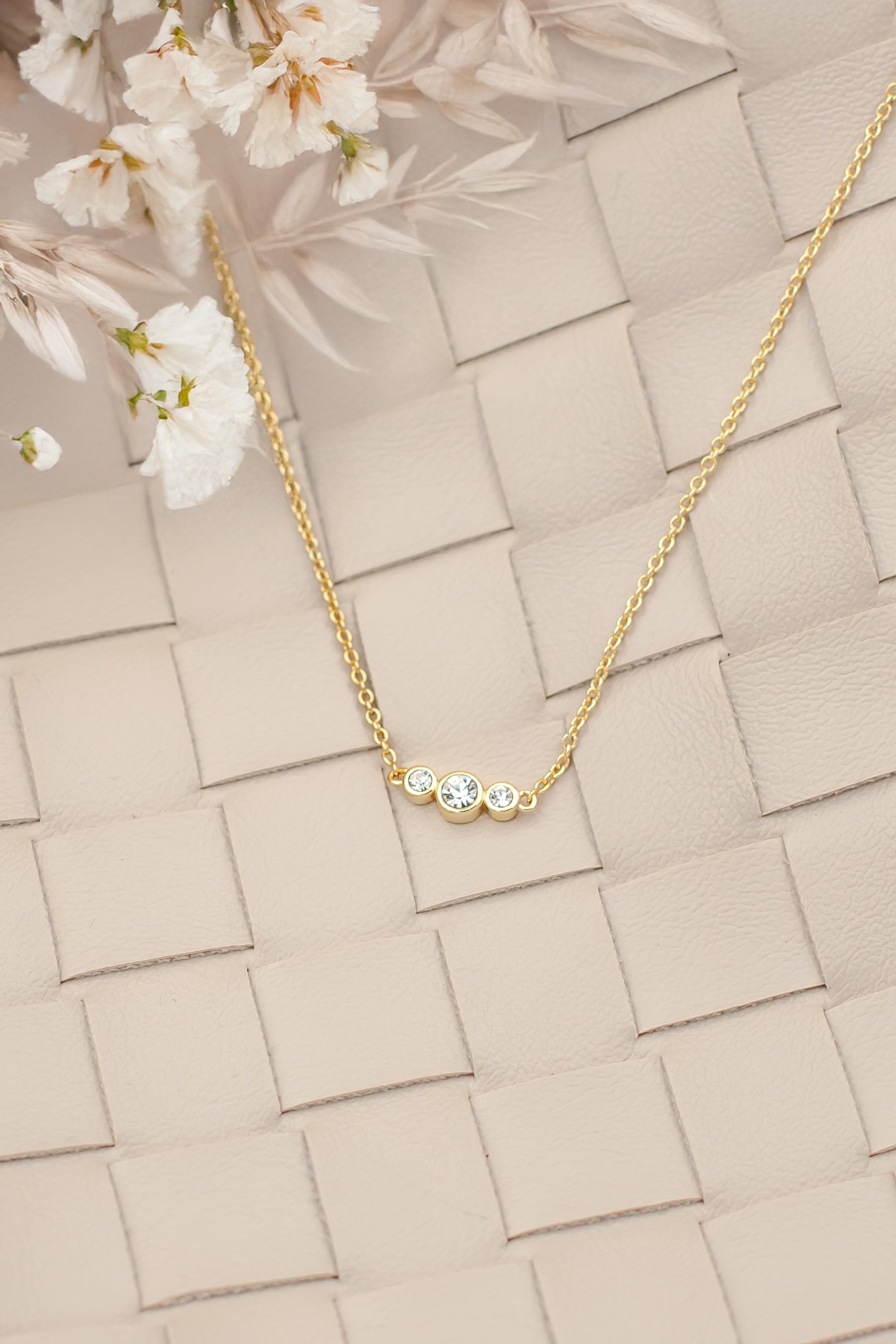 Calla petite necklace