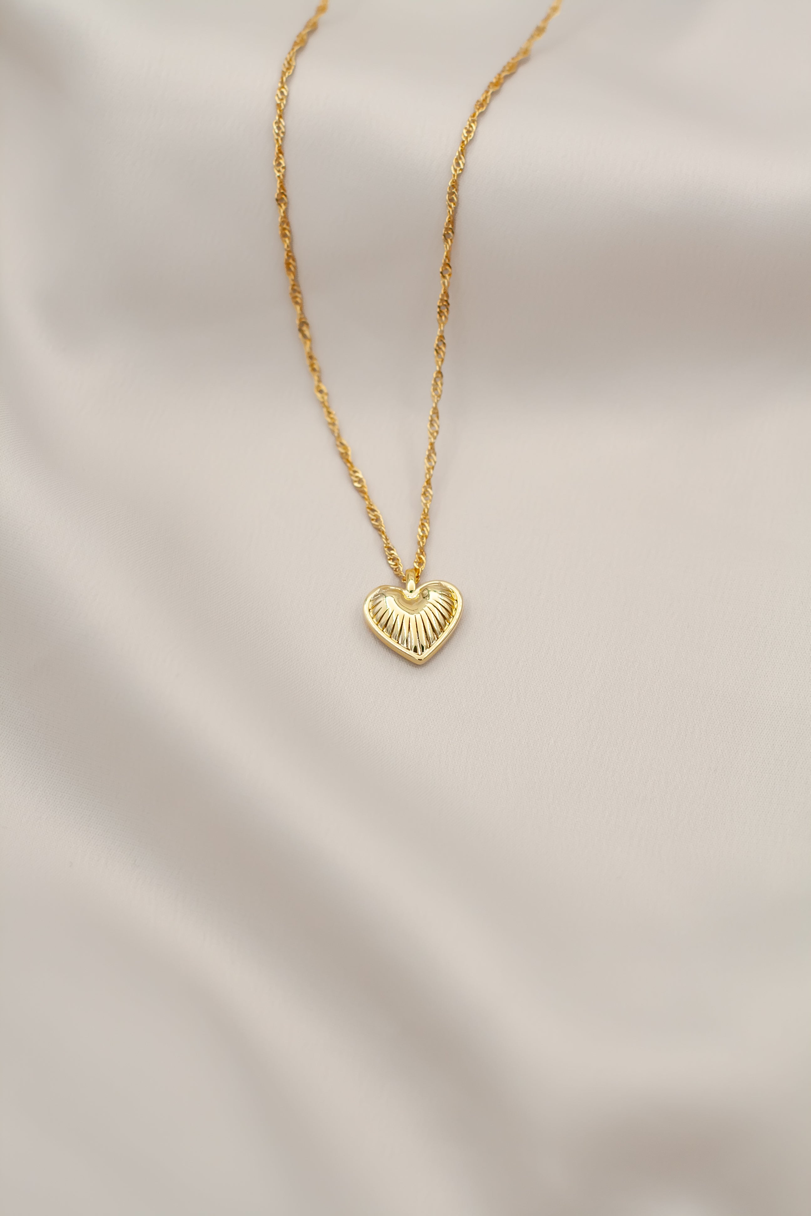 Valeria heart necklace