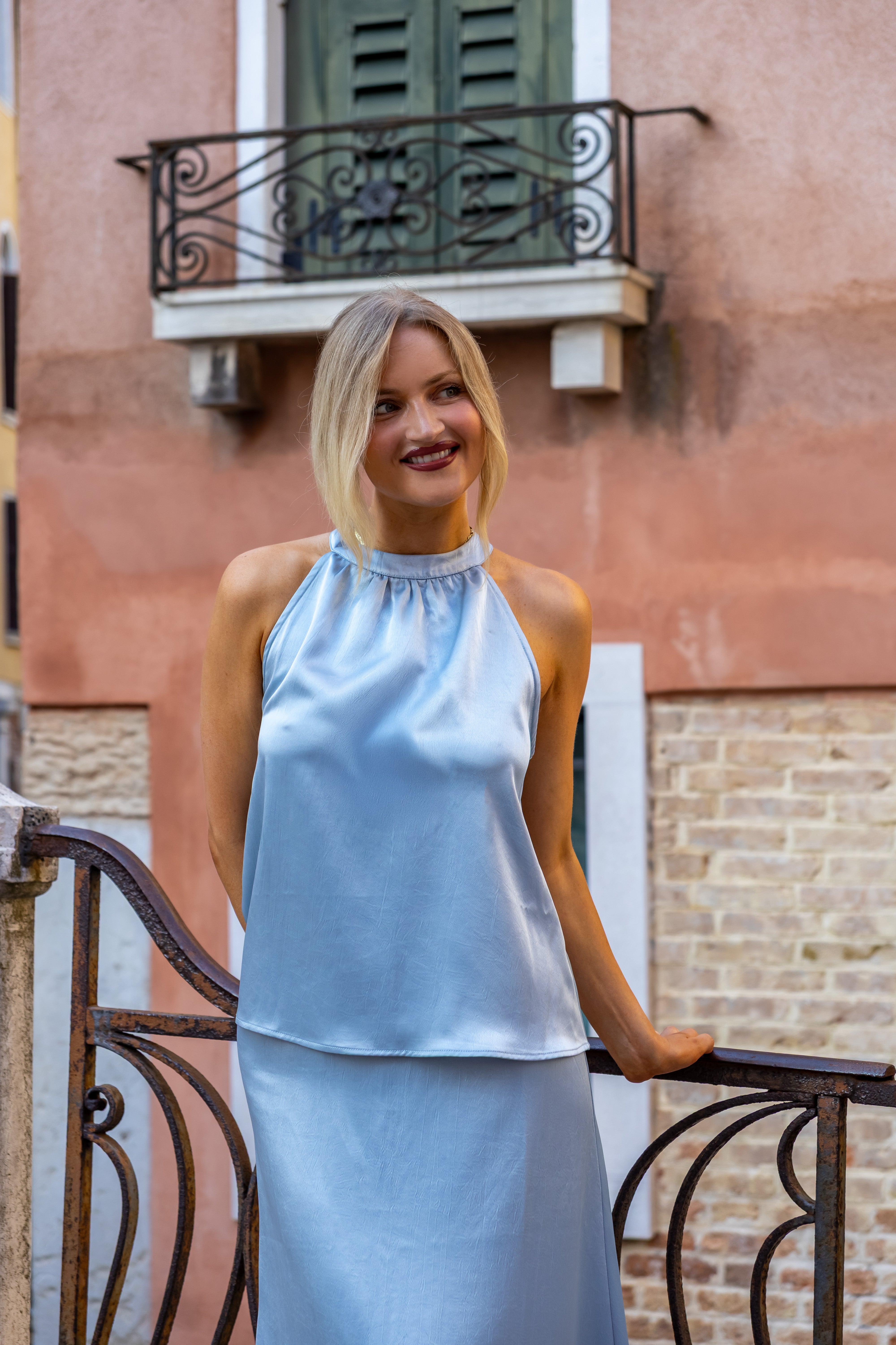 SS27 Viola haltereneck top
