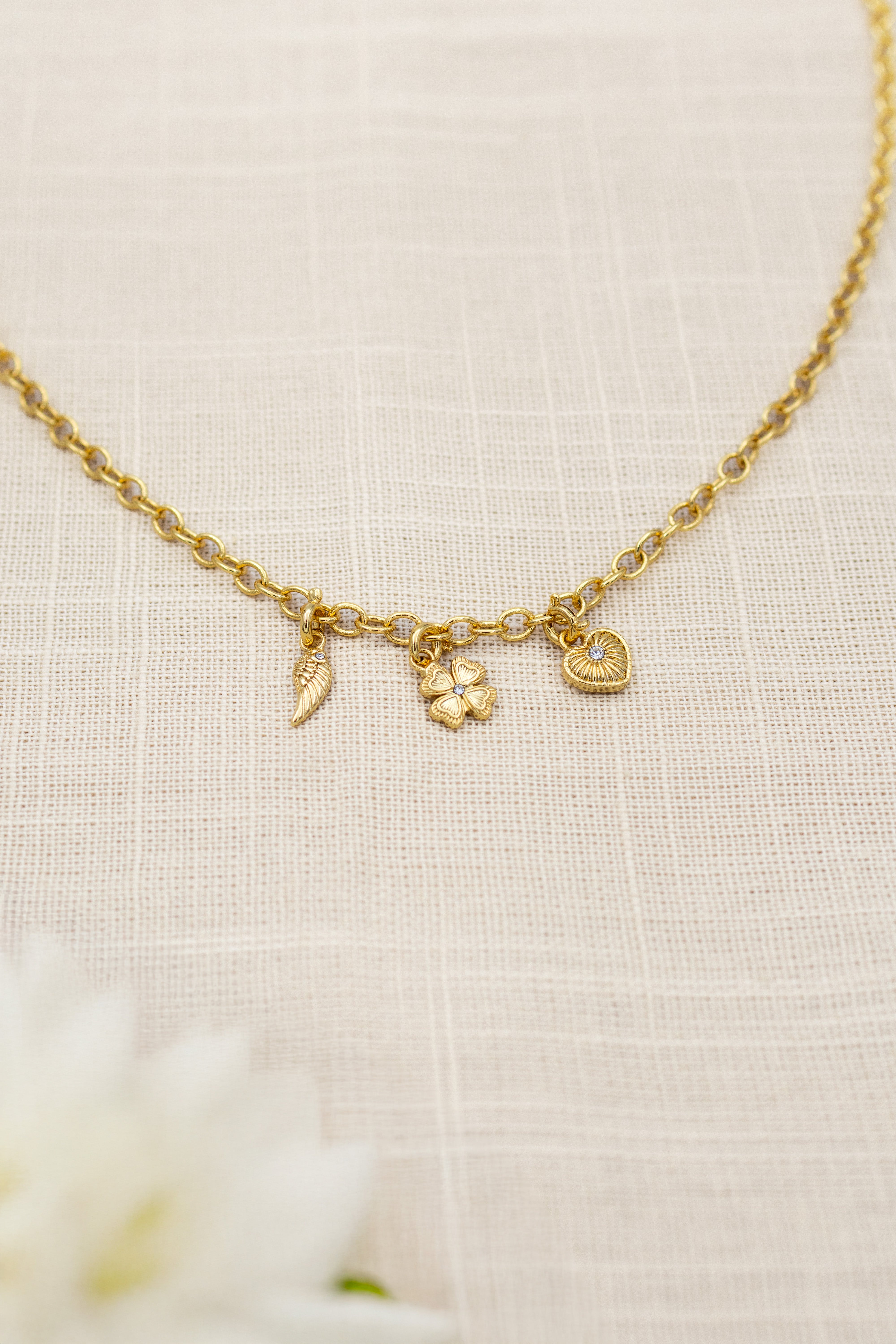 Fortuna clover charm