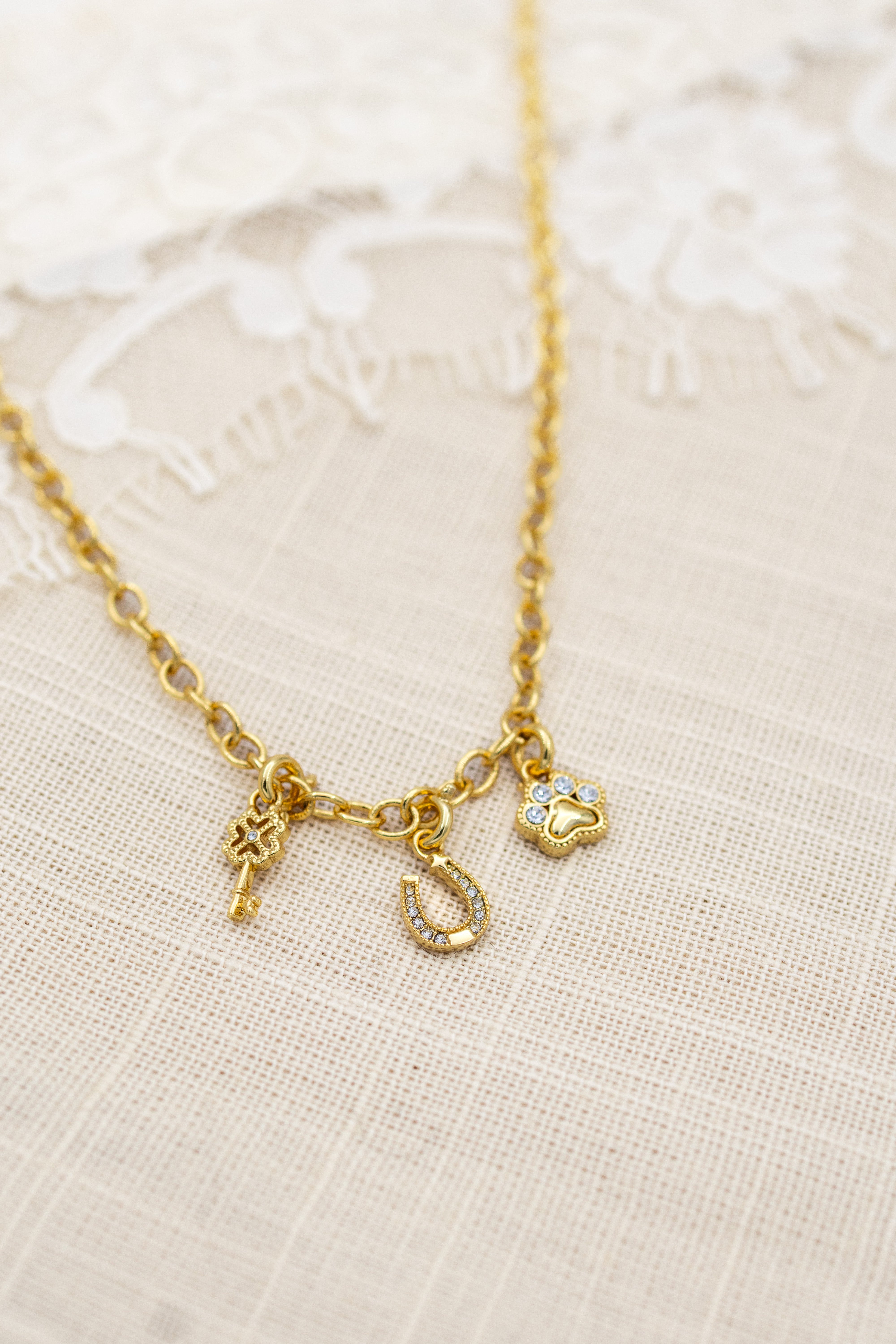 Fortuna horseshoe charm