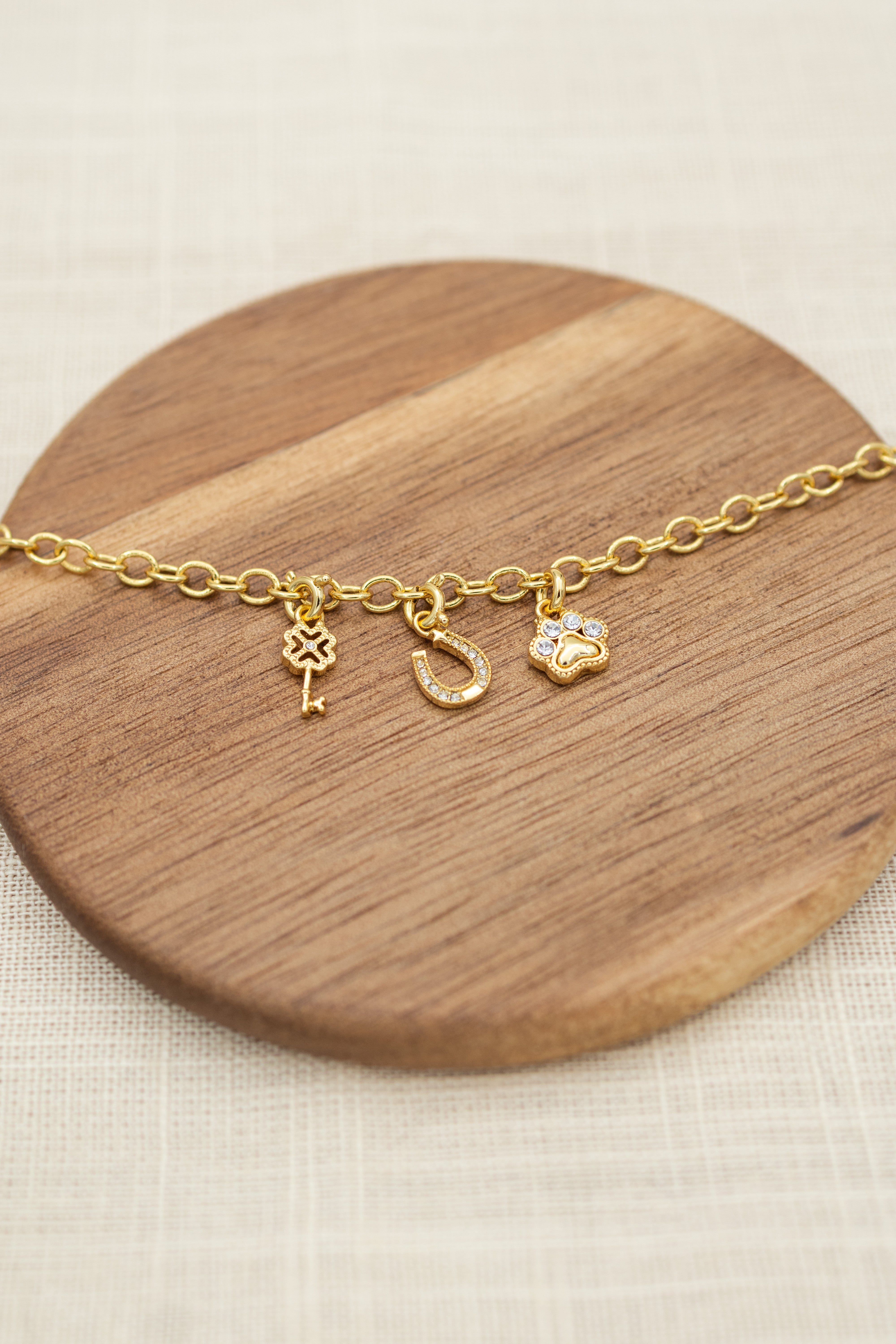 Fortuna horseshoe charm